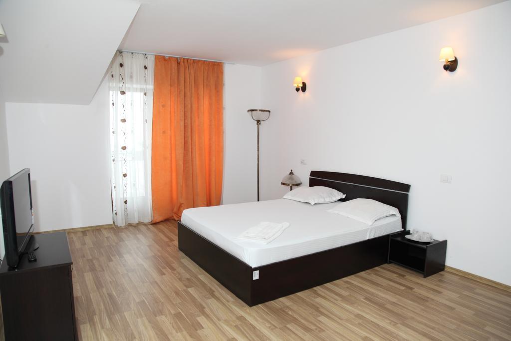 Hotel Rodiv Gaesti Luaran gambar