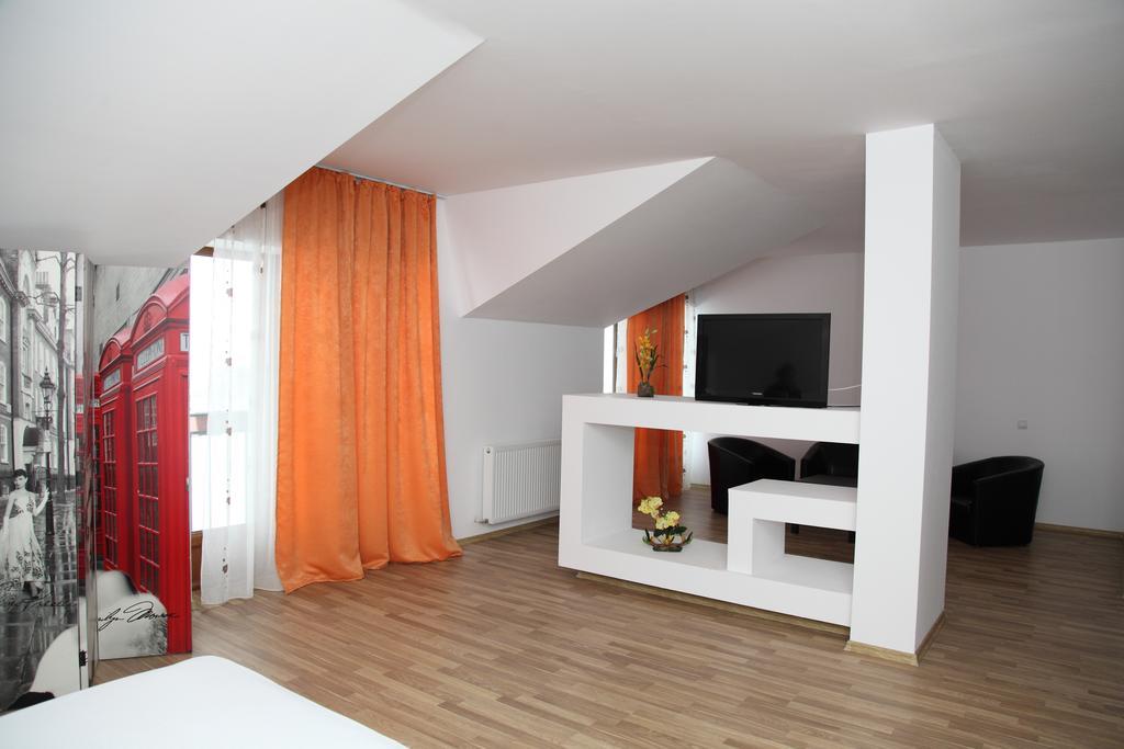 Hotel Rodiv Gaesti Luaran gambar