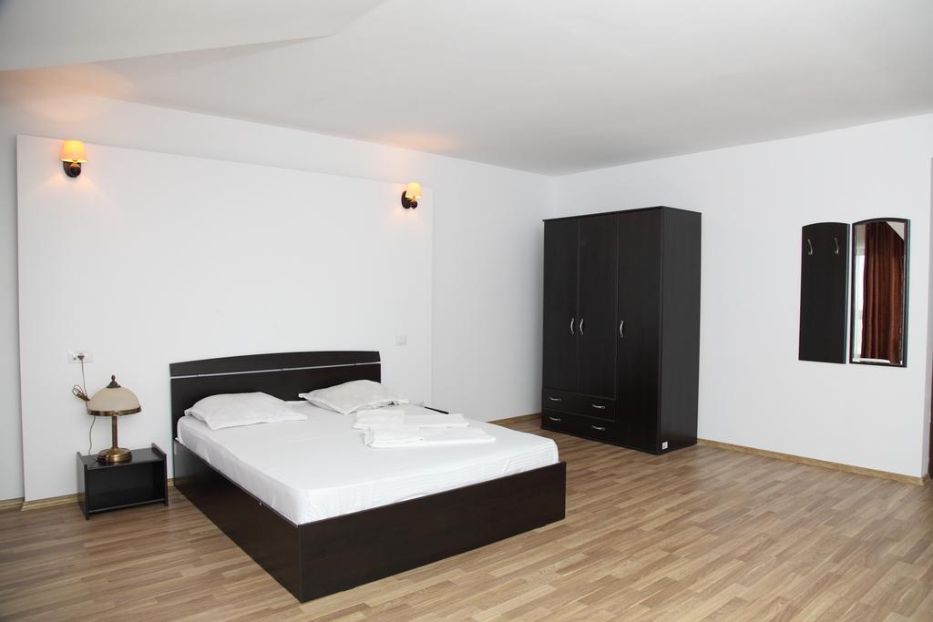 Hotel Rodiv Gaesti Bilik gambar