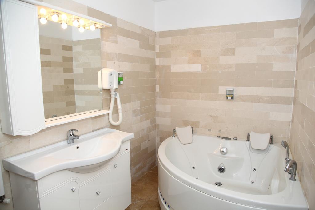 Hotel Rodiv Gaesti Luaran gambar