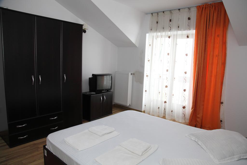 Hotel Rodiv Gaesti Luaran gambar